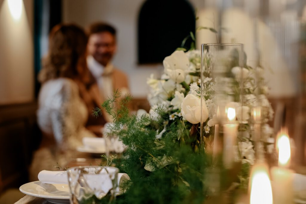 Tiny Weddings im Trend Table Setting